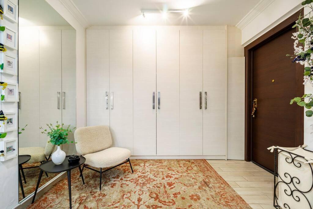 The Excellent Apartment *